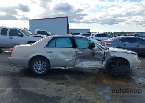 2008 Cadillac Dts 1Sa z USA, uszkodzony, nr VIN 1G6KD57Y58U210865